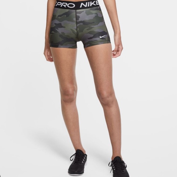 WOMEN'S NIKE PRO DRI-FIT CAMO 3" SHORT, size M - Picture 1 of 13